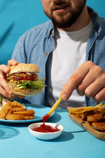 Zbliżenie na pyszny posiłek typu fast food