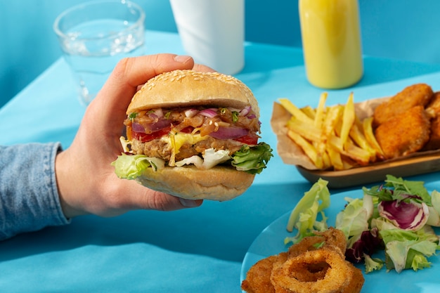 Zbliżenie na pyszny posiłek typu fast food