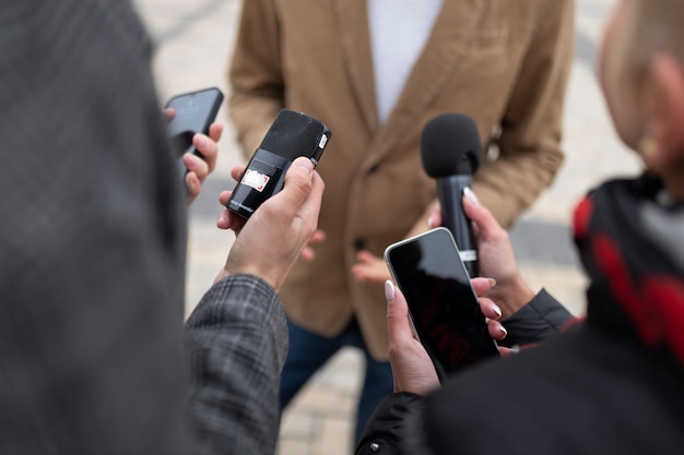 Zbliżenie Na Reportera Biorącego Udział W Wywiadzie