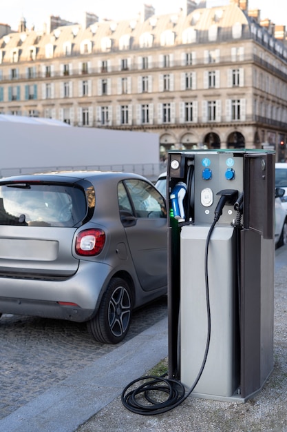 Bezpłatne zdjęcie zbliżenie na samochód elektryczny we francji