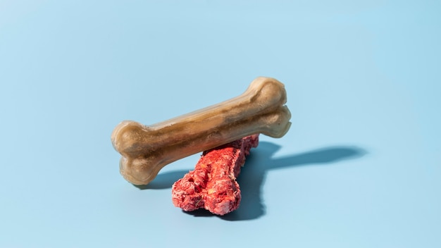 Bezpłatne zdjęcie zbliżenie na smakołyki dla psów w kształcie kości