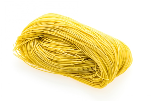 Zbliżenie niegotowane spaghetti