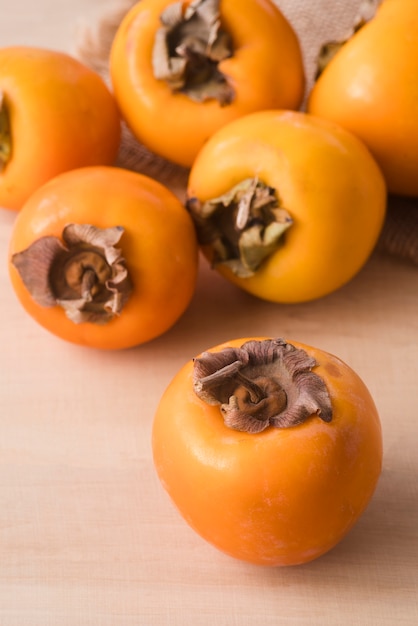 Zbliżenie Pyszne Persimmons Na Stole