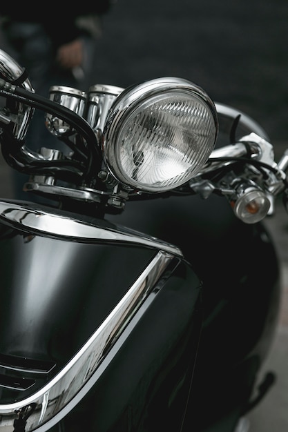 Zbliżenie reflektorów rocznika motocykla