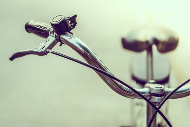 Zbliżenie rocznika rower z dzwonkiem