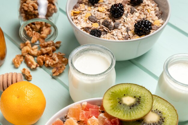 Zbliżenie zdrowe śniadanie z musli