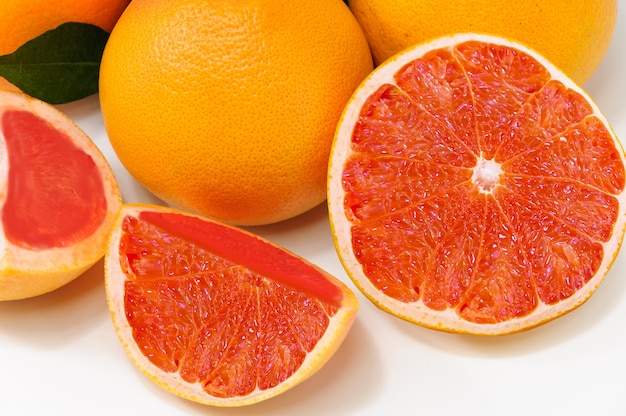Zbliżenie zdrowej kupie pomarańczy świeżości