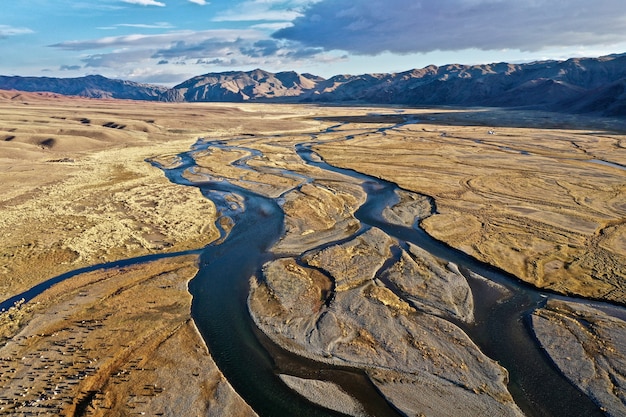 Zdjęcia lotnicze rzeki Orkhon w Mongolii