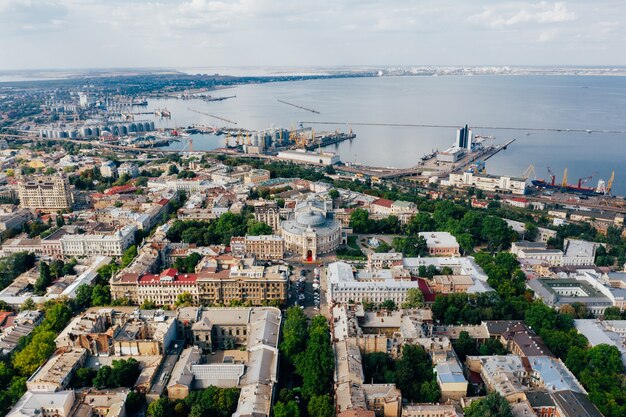 Zdjęcia lotnicze starego miasta i portu