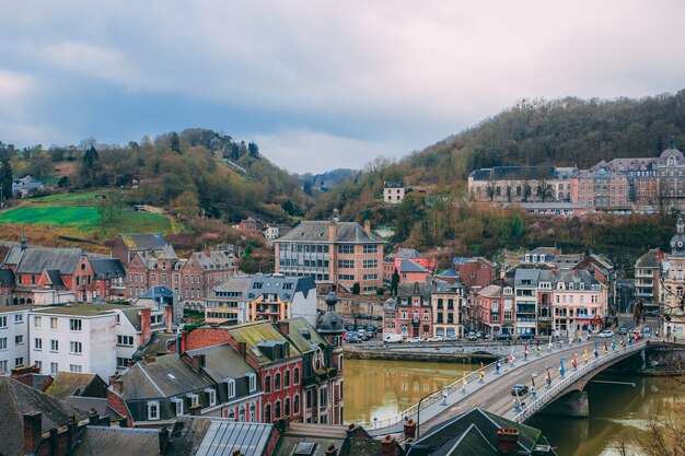 Bezpłatne zdjęcie zdjęcie lotnicze dinant belgia