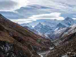 Bezpłatne zdjęcie zdjęcie lotnicze obszaru chronionego annapurna, chhusang, nepal