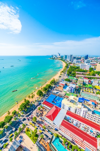 Zdjęcie z widokiem na plaży miejskiej z góry