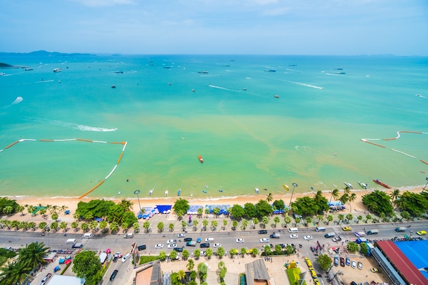 Bezpłatne zdjęcie zdjęcie z widokiem na plaży miejskiej z góry