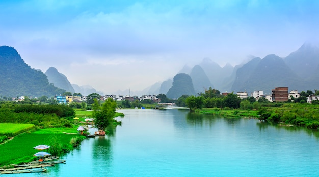 Zielone miasto piękne sceny azjatyckich miasta
