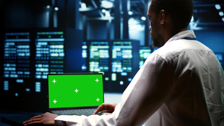 Bezpłatny plik Zdjęcie zielony ekran skanowania serwera laptopa