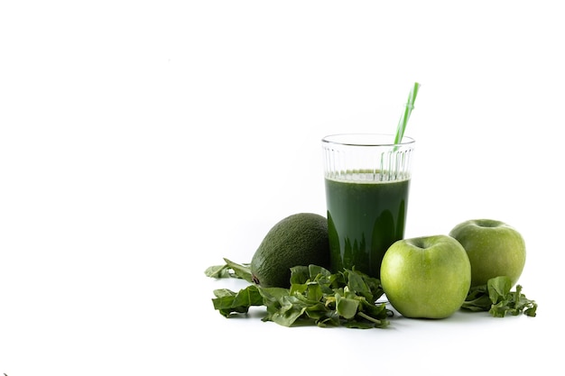 Bezpłatne zdjęcie zielony smoothie detox z awokado kale i jabłkami wyizolowanymi na białym tle