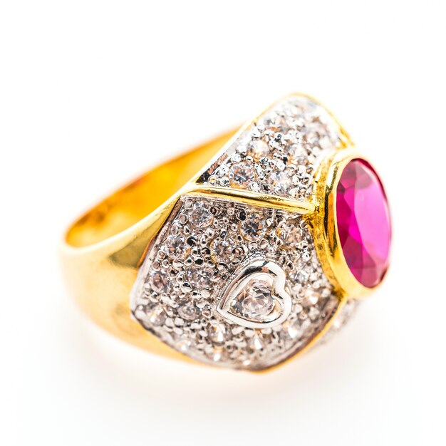 Złoty pierścionek z fioletowym kamień