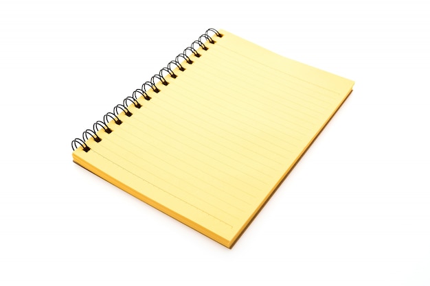 Żółta notebooka w białym tle