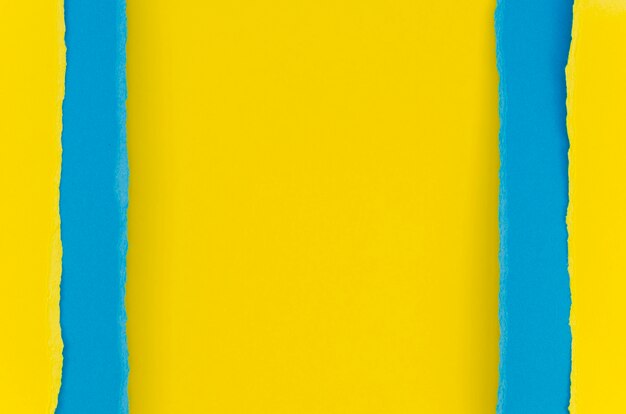 Żółty i niebieski rozdarty papier