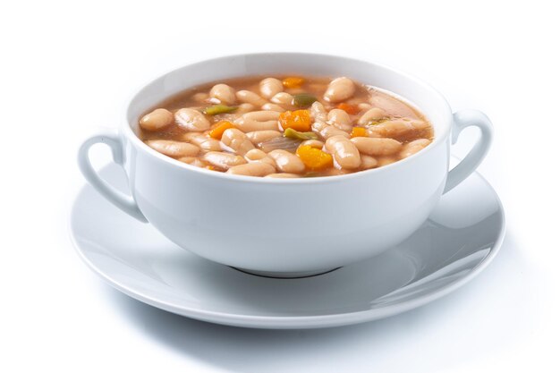 Zupa z groszku z warzywami w misce izolowanej na białym tle xA