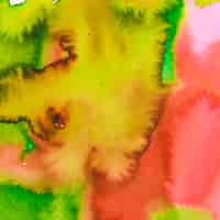 Bezpłatne zdjęcie Żywy czerwony; żółte i zielone mieszane akwarela teksturowanej tło