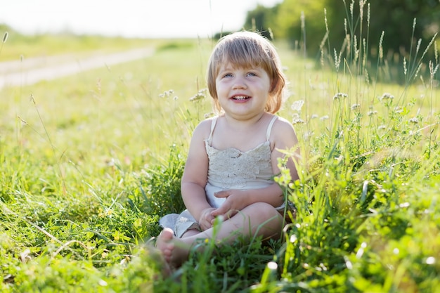 2 años de niña en verano