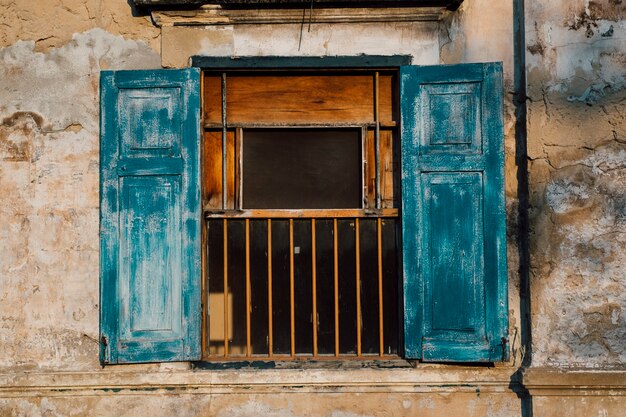 abandonar pared y ventana