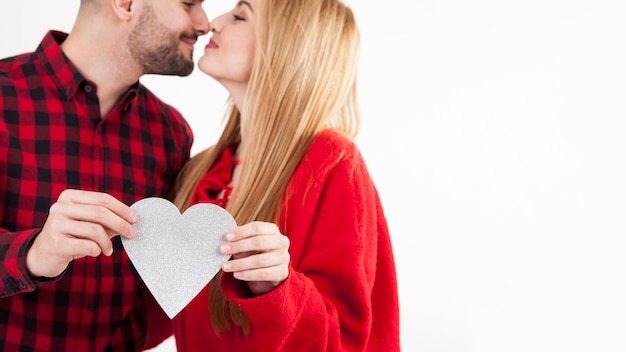 Abrazos pareja con corazón