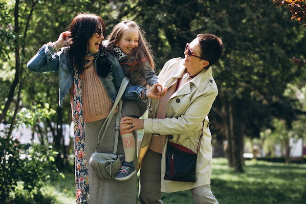 Abuela, madre, hija