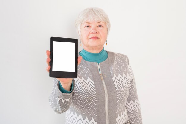 Foto gratuita abuela madura posando