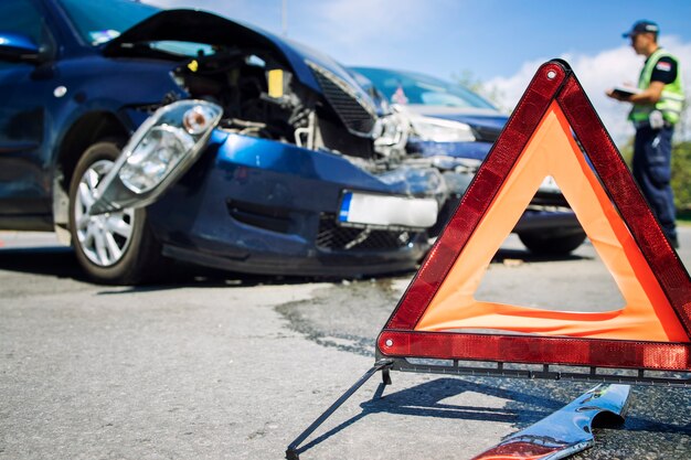 Accidente de tráfico con coches destrozados