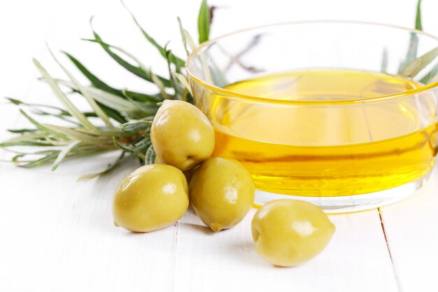 Aceite de oliva en un tazón