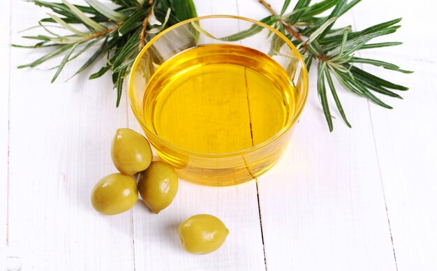 Aceite de oliva en un tazón