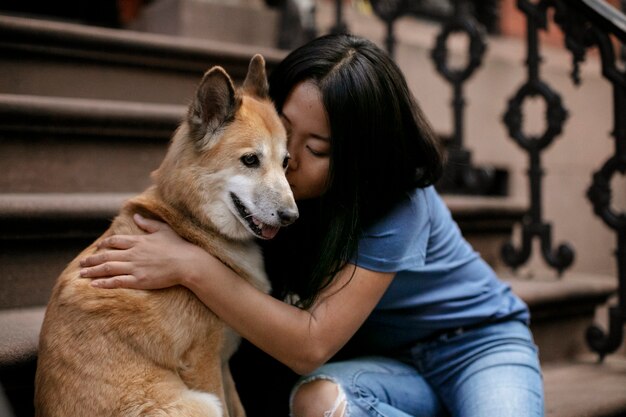 Foto gratuita acercamiento al estilo de vida de las mascotas