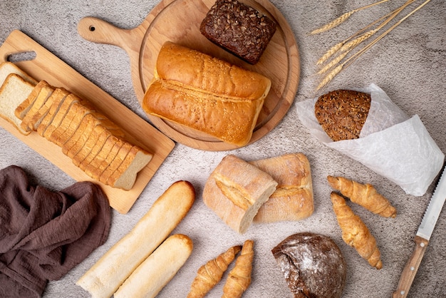 Foto gratuita acercamiento a un amante de la comida tomando fotos de la comida