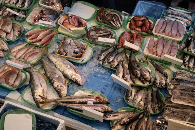 Foto gratuita acercamiento a la comida callejera japonesa