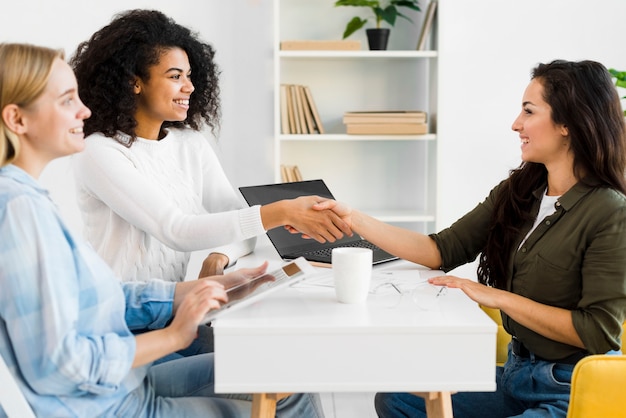 Acuerdo para mujeres de alto ángulo