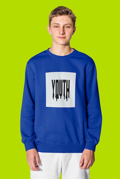 Adolescente, en, joven, suéter, ropa de invierno, retrato