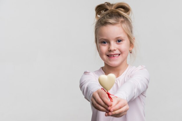 Adorable niña sonriendo