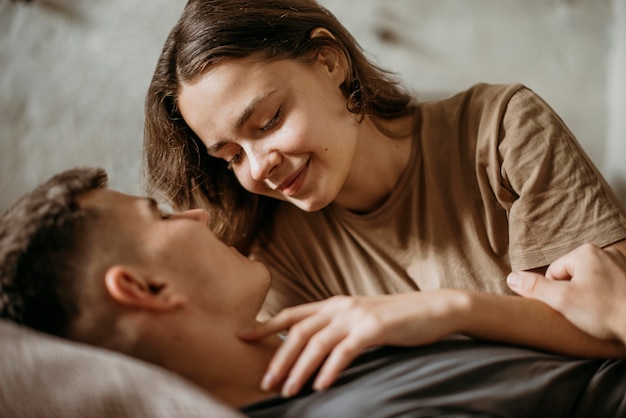 Adorable, pareja joven, enamorado