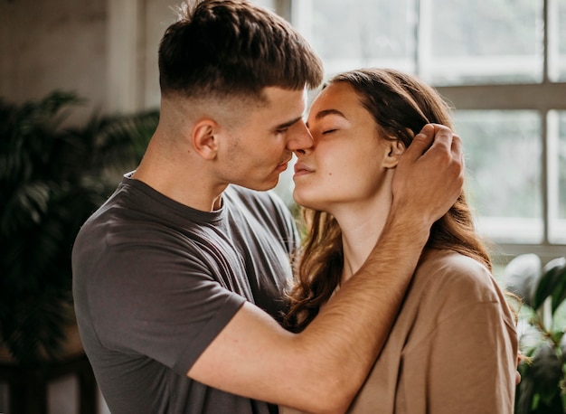 Adorable, pareja joven, enamorado