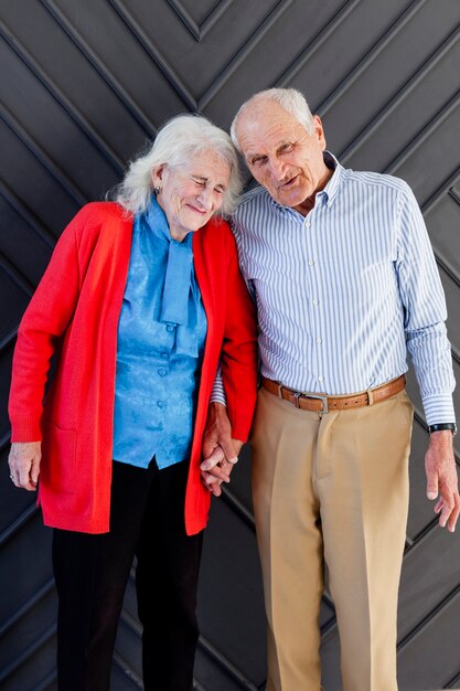 Foto gratuita adorable pareja senior juntos en el amor