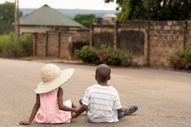 Adorables niños negros africanos