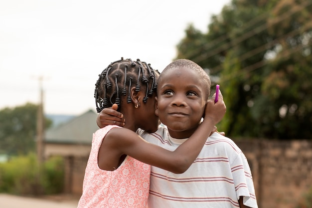 Adorables niños negros africanos