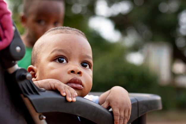 Adorables niños negros africanos