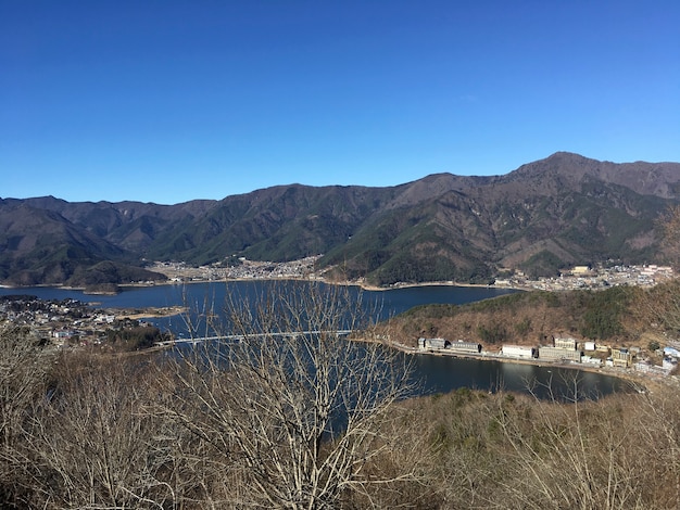 afueras claro lago vista montaña afueras