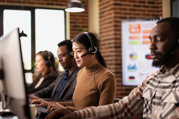 Agentes de apoyo al cliente en el trabajo