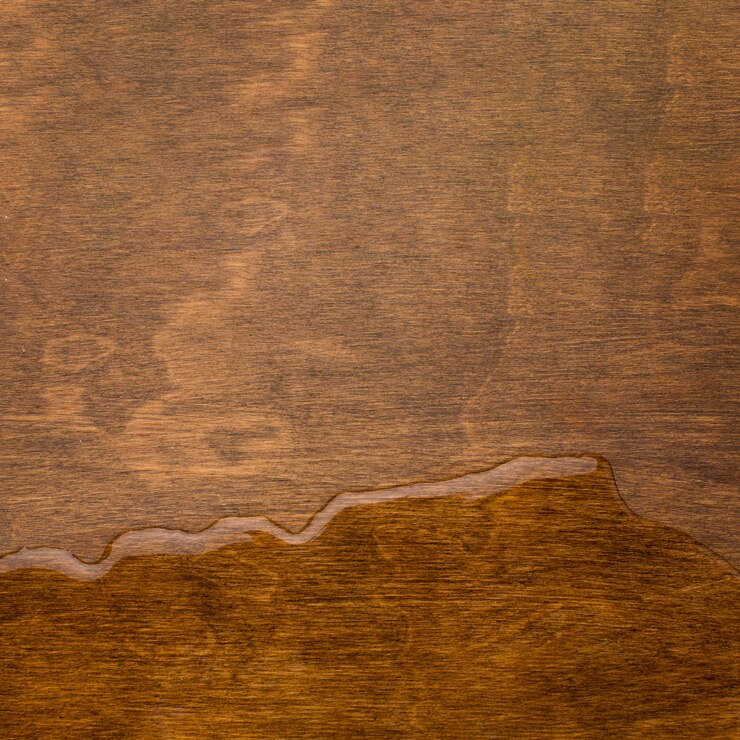 Foto gratuito agua derramada sobre fondo de madera
