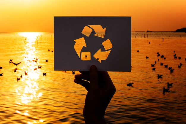 Ahorre el mundo ecología conservación del medio ambiente papel perforado reciclar