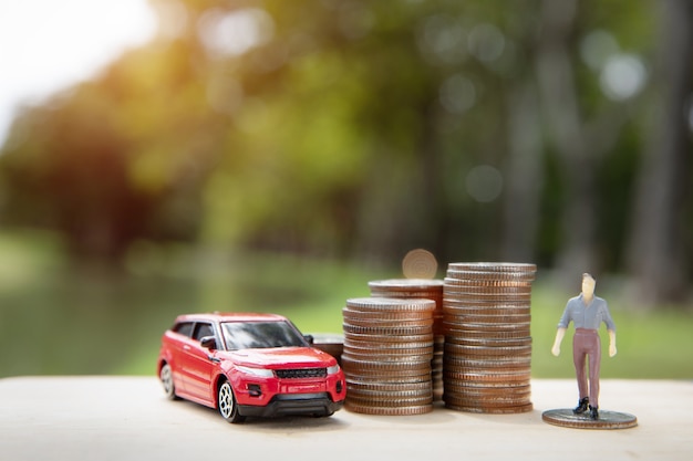 Ahorro de dinero en automóvil o comercio de automóviles por efectivo
